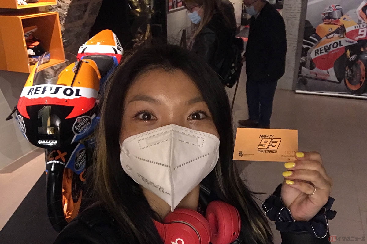 マルケス選手の地元「Cervera(サルベラ)」にあるマルケス美術館「I'm 93 | The Museum of Cervera」を訪れた岸田彩美さん