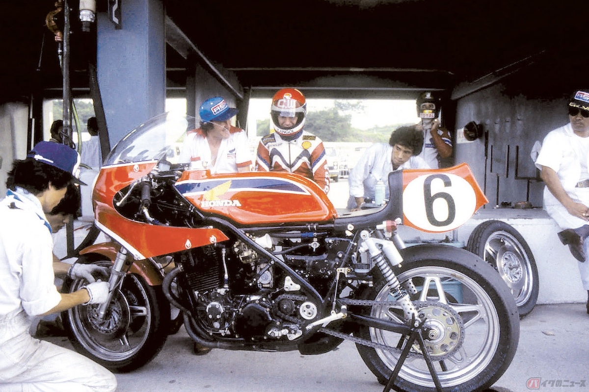 1978年鈴鹿8耐にRCB1000で出場したチャーリー・ウイリアムス選手