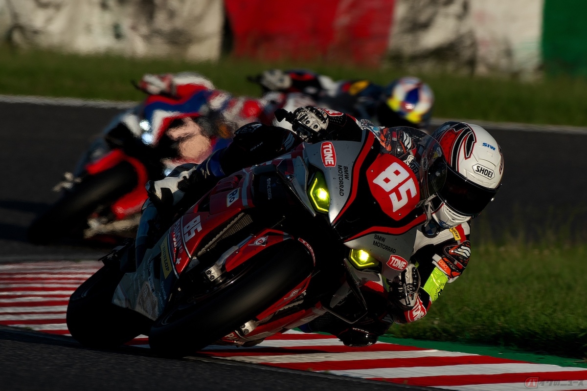 過酷な世界で活躍するバイクレーサー