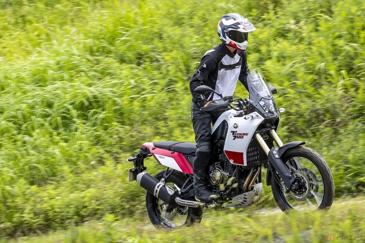 アドベンチャーバイクとは、オフロードバイクとオンロードバイクの特徴をあわせ持つモデルです