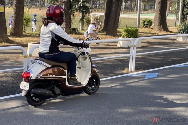 まりページ たまに見かけるような…バイクで車線内の左側から追い抜きするのは違反