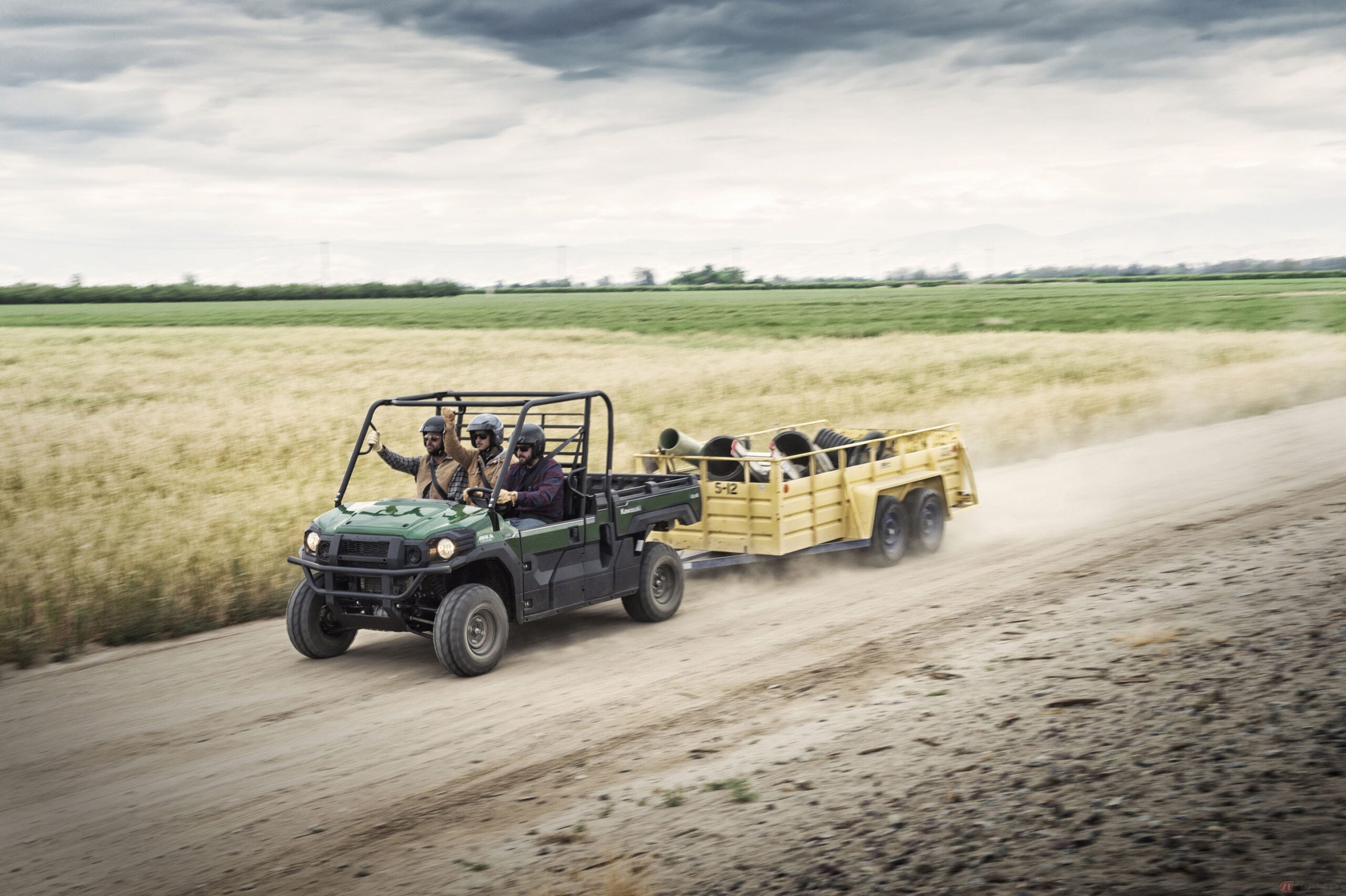 カワサキ「MULE PRO-FX EPS」※走行写真は、カラーなど実際の販売モデルと仕様が異なります