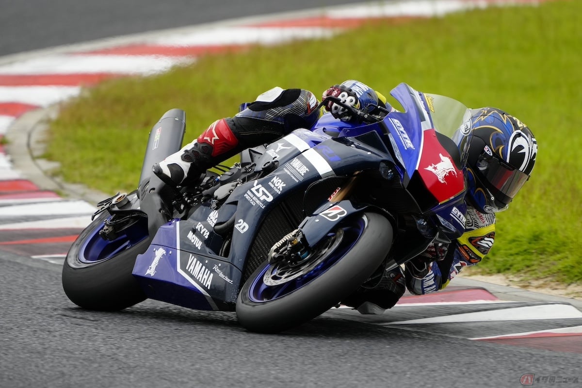 YAMAHA FACTORY RACING TEAM 中須賀克行選手