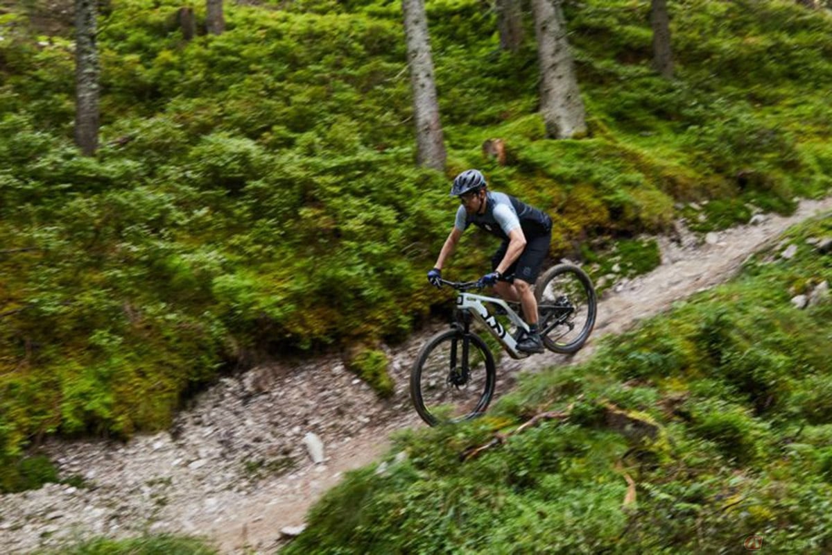 ハスクバーナの最新e-Bike「MOUNTAIN CROSS MC6」