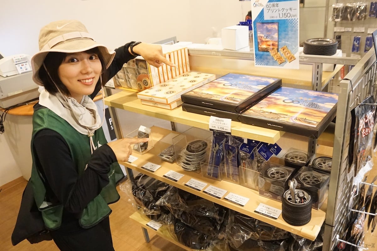 『SUZUKA-ZE』の入口には鈴鹿サーキットのお土産エリアがあります
