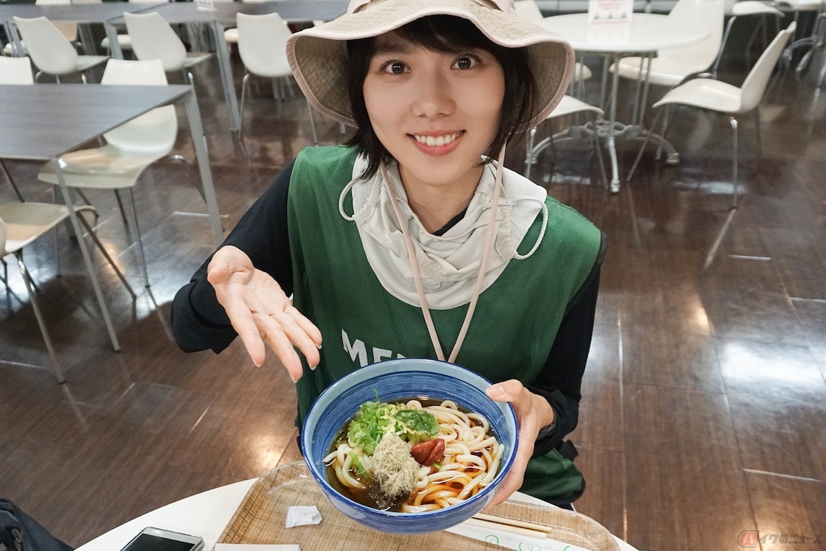 「とろろ昆布と梅のうどん 季節の天ぷら添え」をいただきました