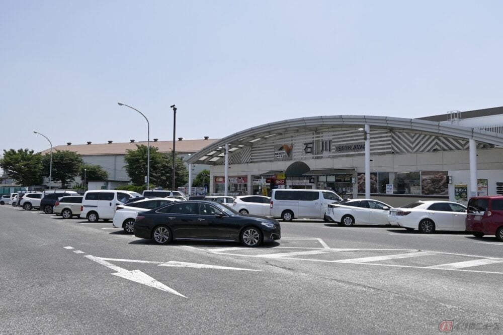 二輪車用の駐車スペースが満車だった場合には、四輪車用の駐車スペースに停めても良い