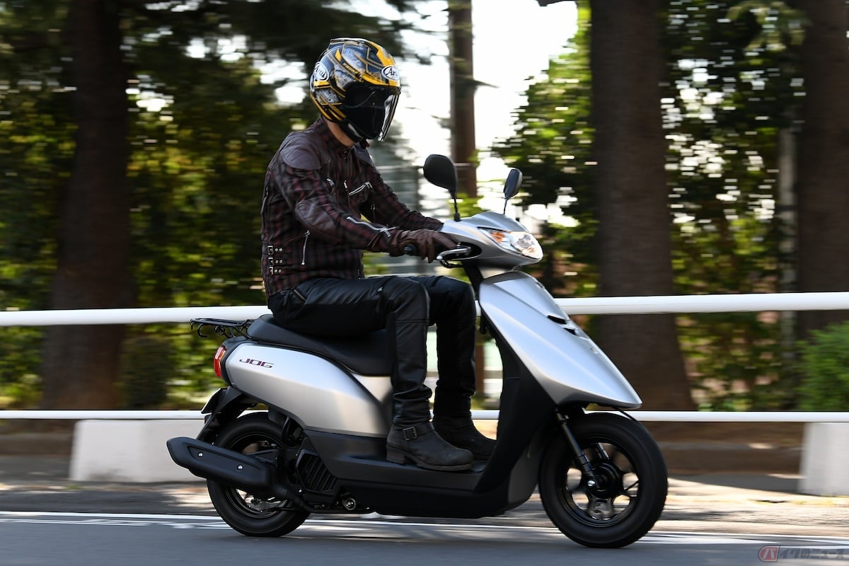 原付は、法令に則ると四輪車用の駐車スペースではなく、自転車用の駐輪場に駐車することが求められる
