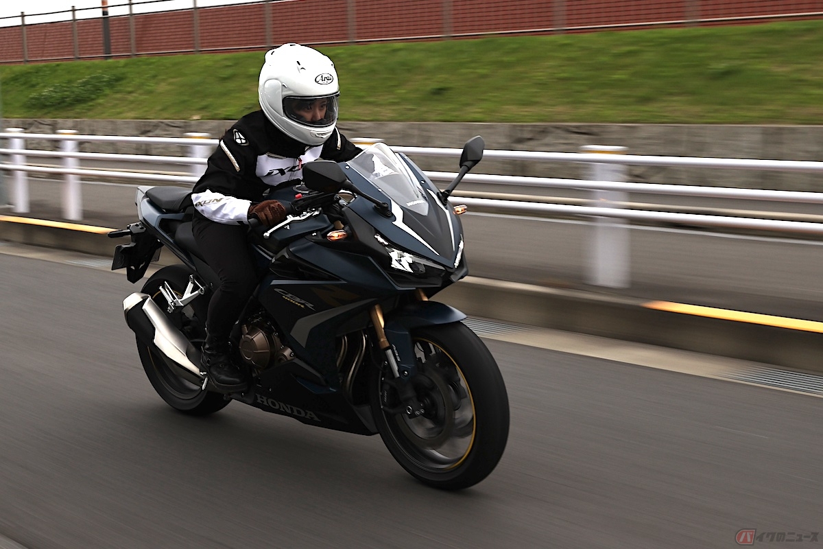 アクセルの癖もなく、綺麗に静かにスーっと進む