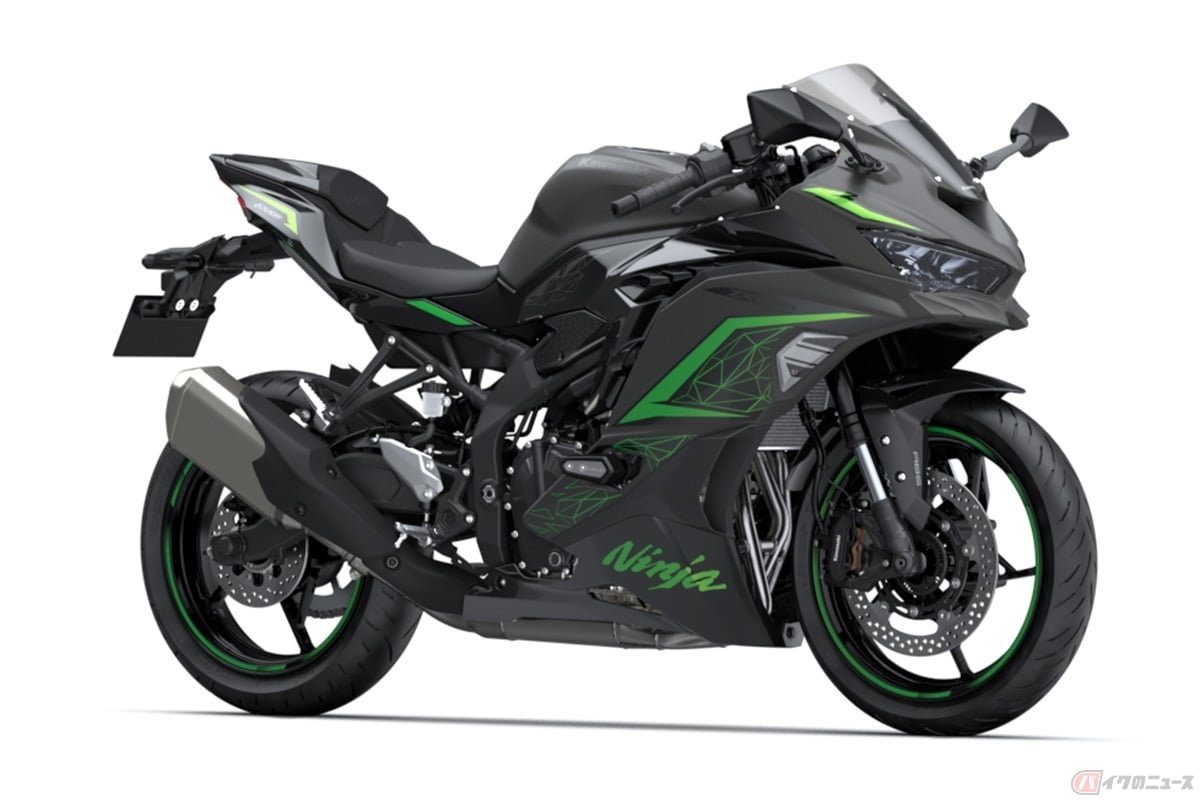 最安値!早い者勝ち カワサキ「Ninja ZX-25R」2023年モデル 「RR」も加わった最新型