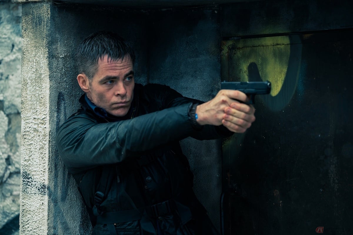 『ザ・コントラクター』MOTION PICTURE ARTWORK (c) 2022 STX FINANCING, LLC. ALL RIGHTS RESERVED