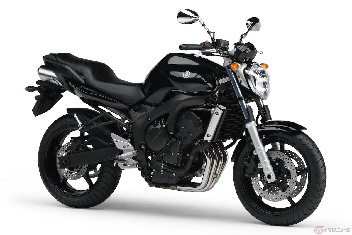 『ザ・コントラクター』ではヤマハのFZ6-Nに乗っているクリス・パイン