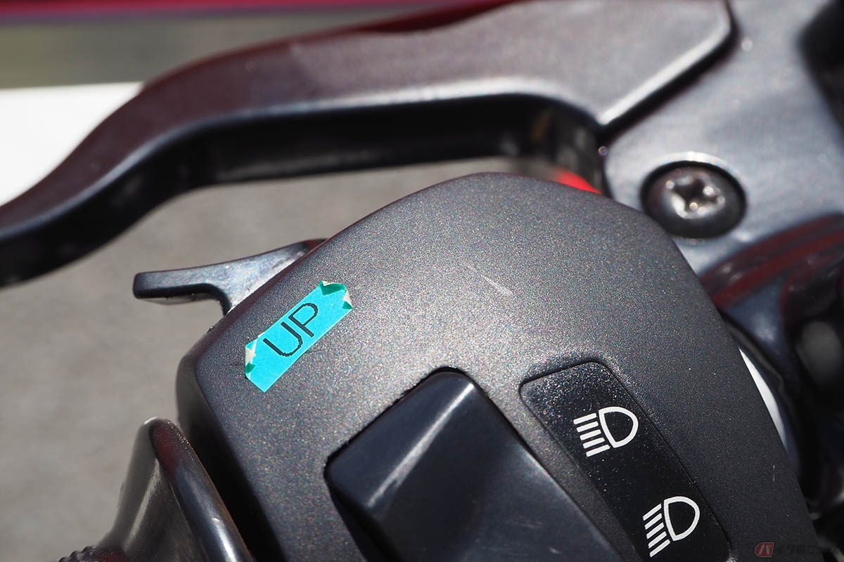 サイドスタンドプロジェクトが主催するパラモトライダーに向けた練習会で使用される車両。シフト操作は指で行うことが可能となっています