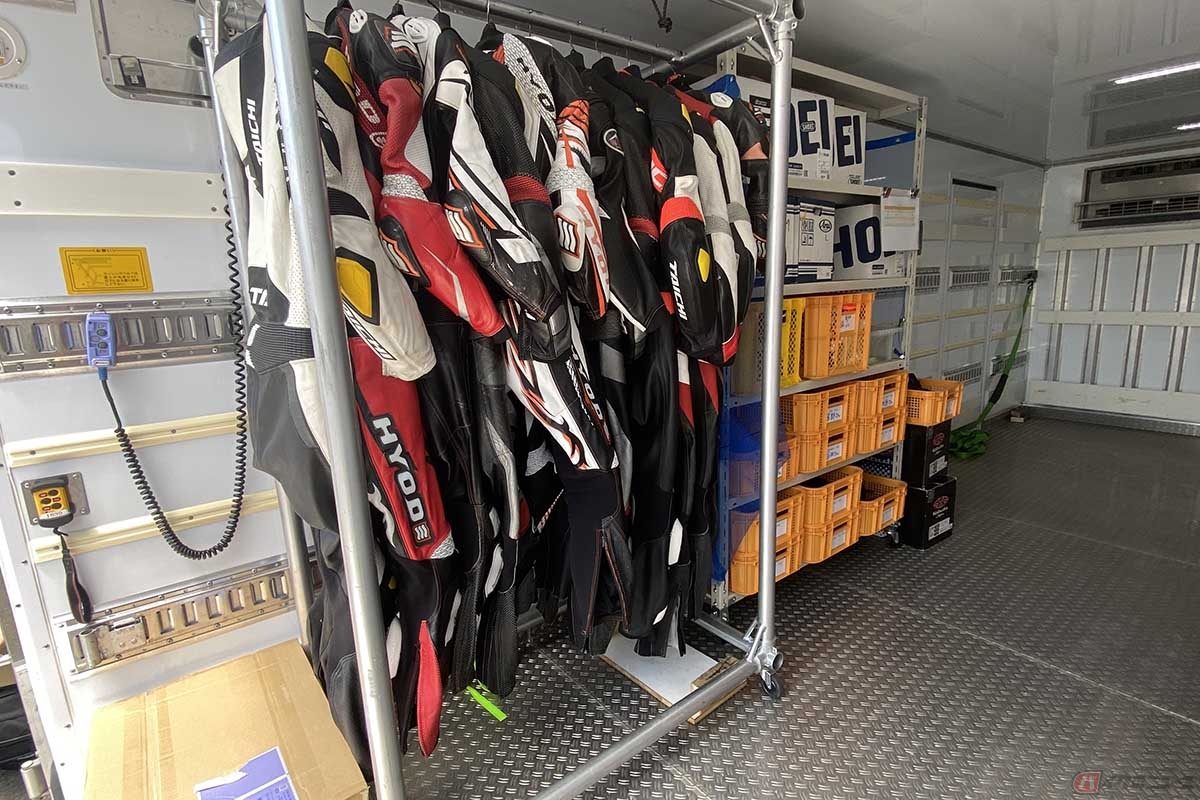 サイドスタンドプロジェクトが主催するパラモトライダーに向けた練習会。ヘルメット・ライディングウエア等はすべてSSPから借りる事ができます