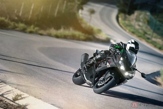 廃盤希少】7500('14米) カワサキ「Ninja ZX-14R」 北米で最新モデルを発表 廃盤希少】7500('14米) カワサキ「Ninja ZX-14R」 北米で最新モデルを発表