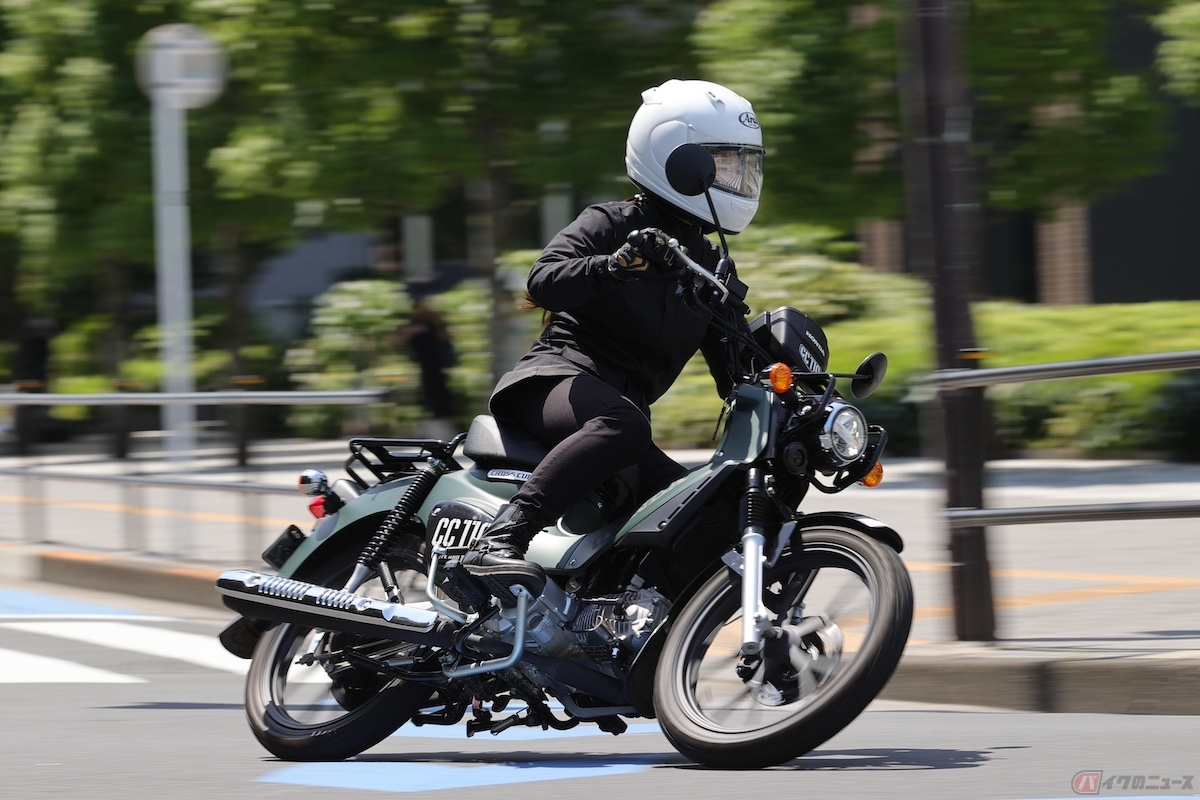 ハンドリングはヒラヒラとした軽快さがあって、加速も良く楽しい