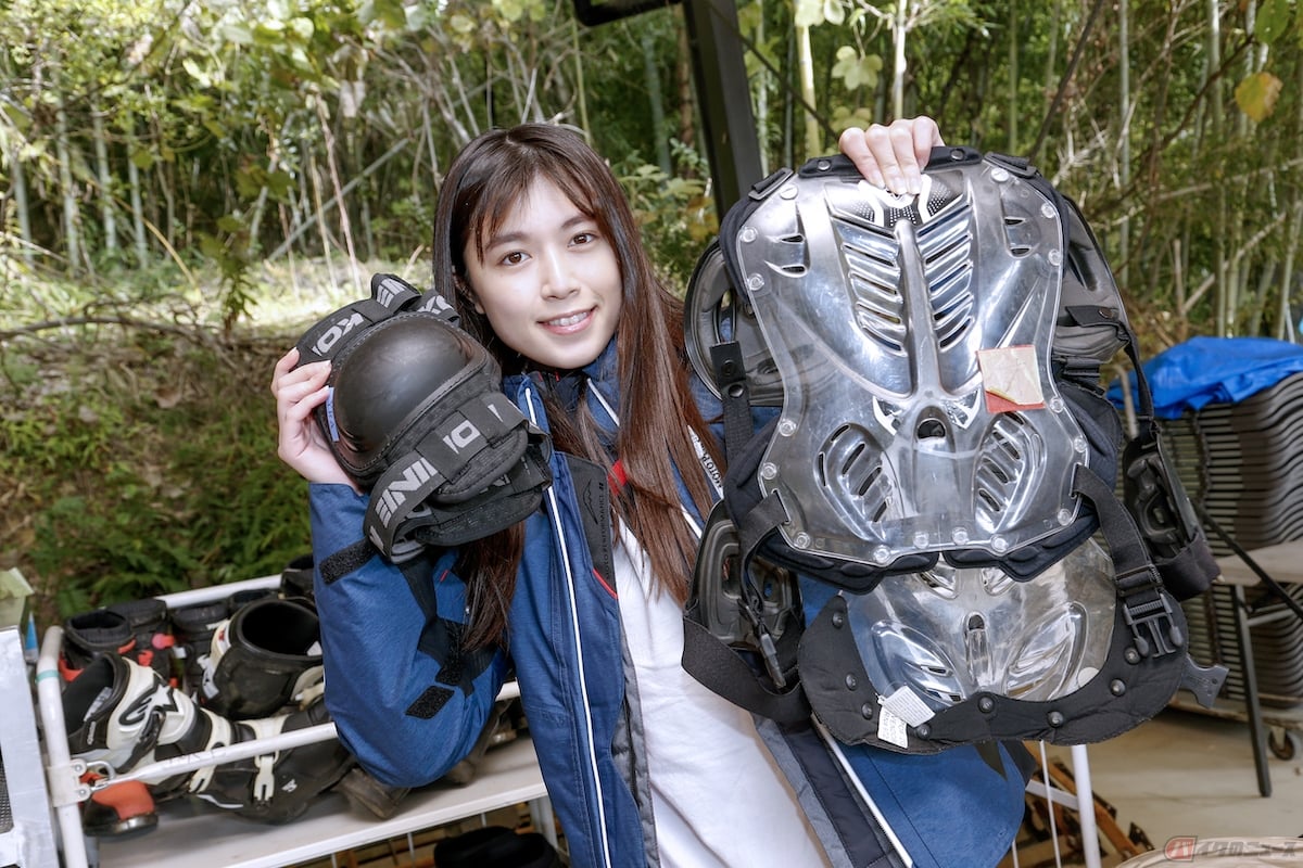 オフロード用のヘルメットやプロテクター、ブーツなどの装備がレンタルできます