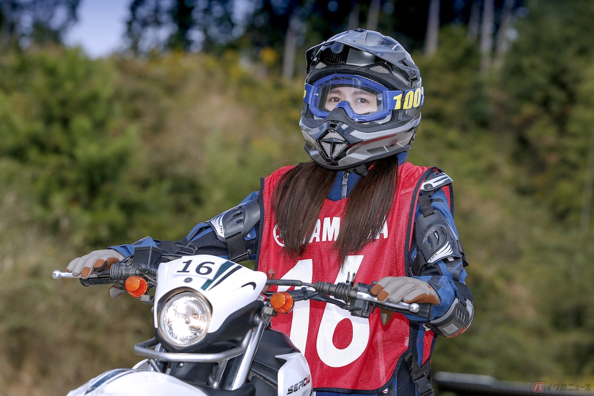 ヘルメットはジーロット製マッドジャンパー2 CARBON HYBRID STD GRAPHIC。重さはそんなに感じなくて首が疲れません！