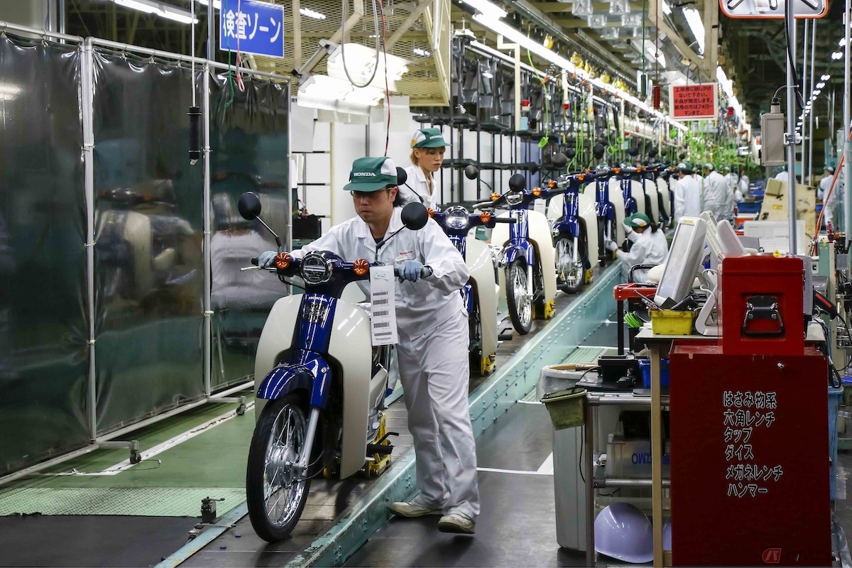 熊本製作所　スーパーカブ完成車組み立てシーン（2017）