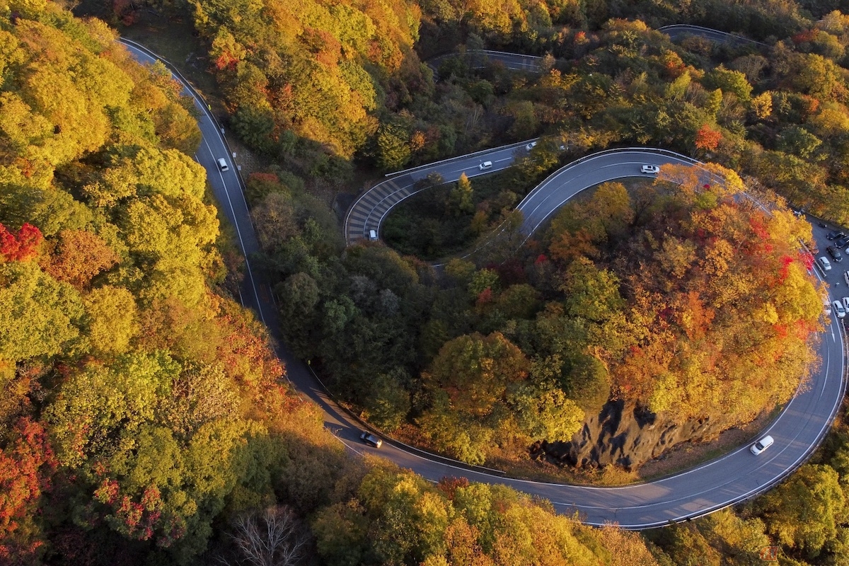 栃木県の日光市街と中禅寺湖・奥日光を結ぶ観光道路であるいろは坂