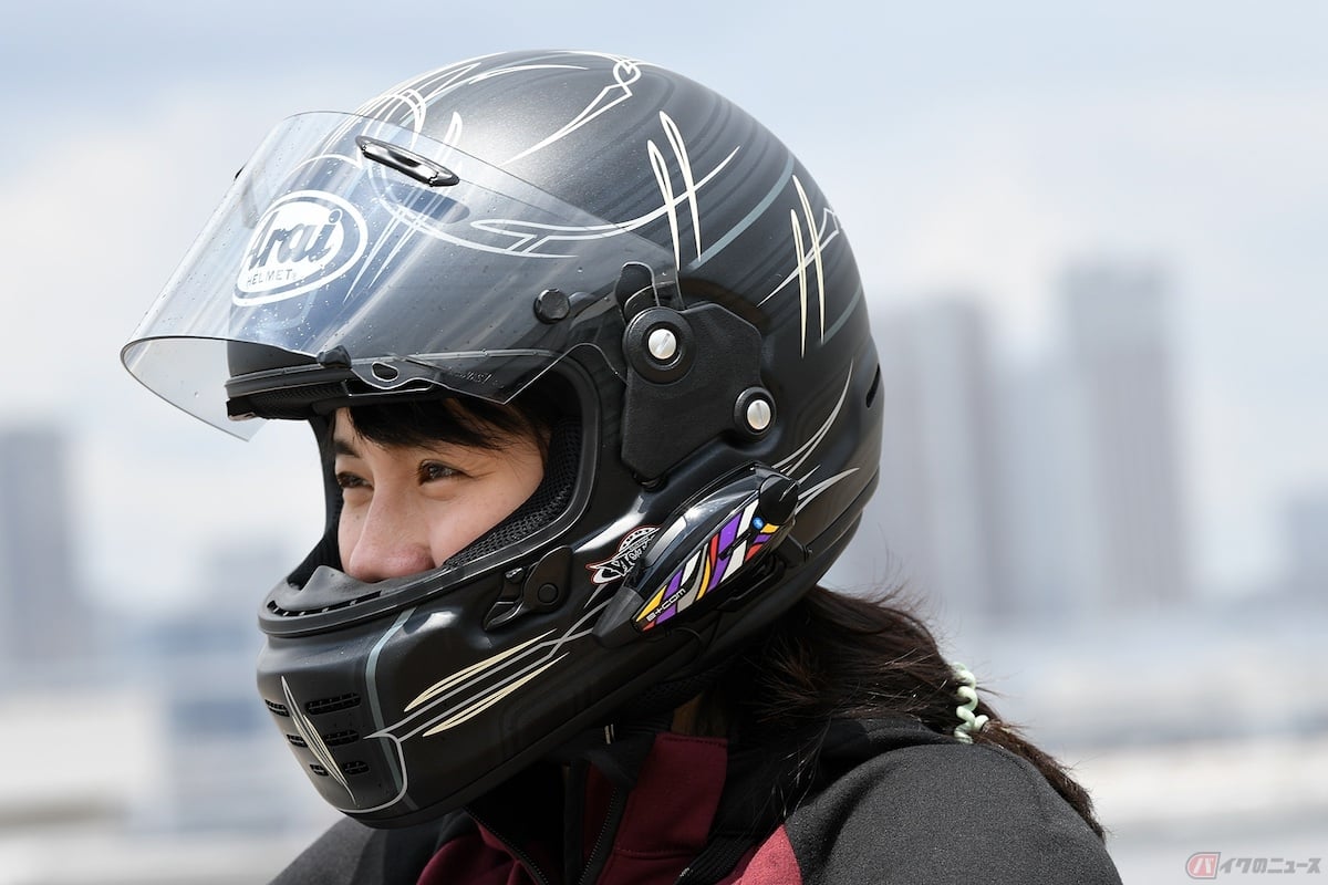 ツーリングの際、コミュニケーションをとるのに活躍するのが「バイク用インカム」
