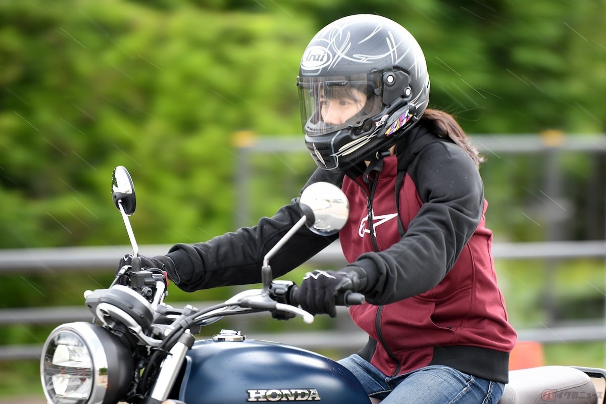 バイク用のインカムの通信方式には、Bluetoothを採用しているのも特徴