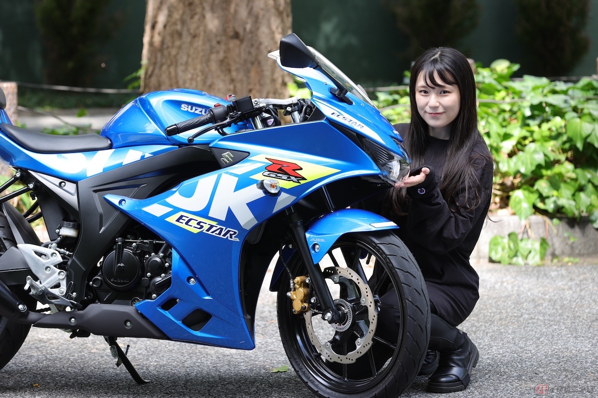 ライトはスズキの特徴となる縦型2灯式ヘッドライト