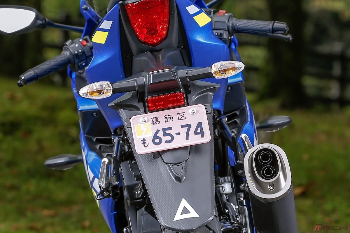 排気量90cc超125cc以下のバイクはピンク色のナンバープレート