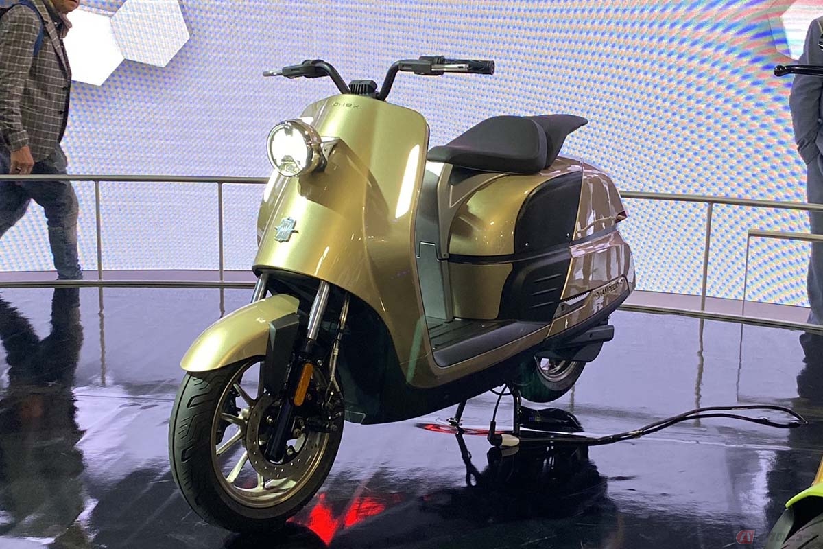 MVアグスタ✕キムコ による電動スクーター「AMPELIO」
