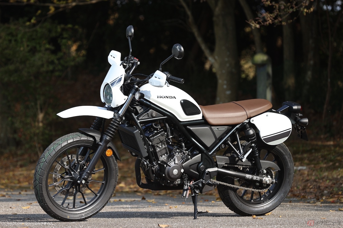 『CL250』のカスタム車には、ドライトカウルやオーバーフェンダー、ナックルガード、ゼッケンプレート、リアクッションカバーなどを追加装備