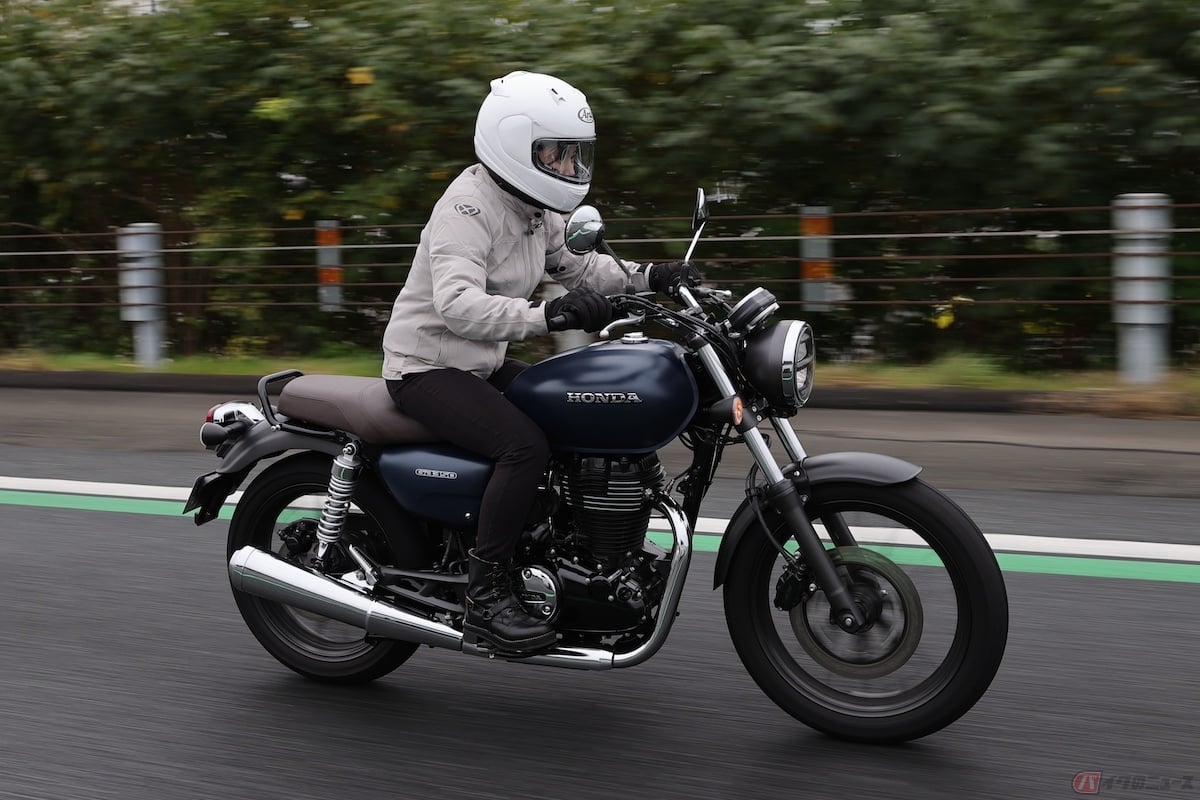 バイクを運転する際には、道路交通法第71条の4「大型自動二輪車等の運転者の遵守事項」において、ヘルメットの装着が義務付けられています