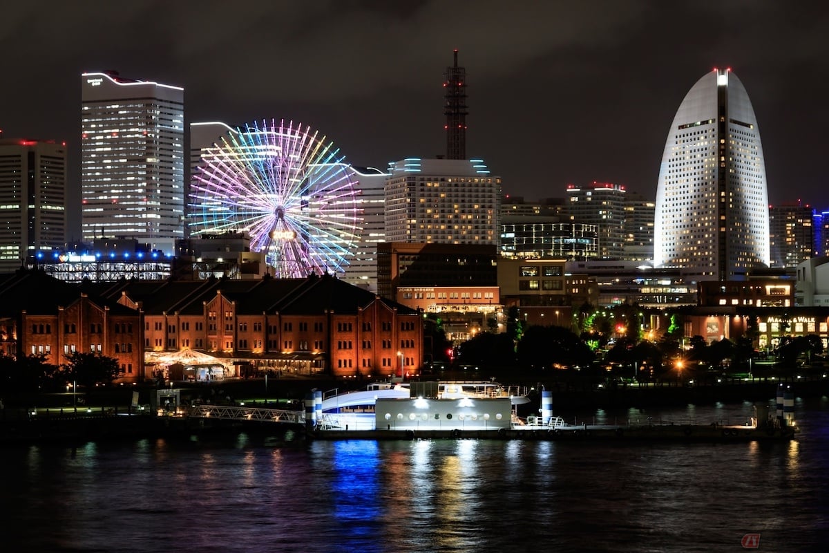 神奈川県・横浜市の「大さん橋」から見る「みなとみらい」の夜景