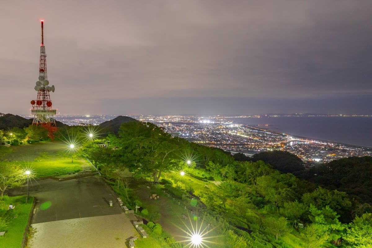 神奈川県・平塚市の「湘南平」は標高が高いため、防寒が必要
