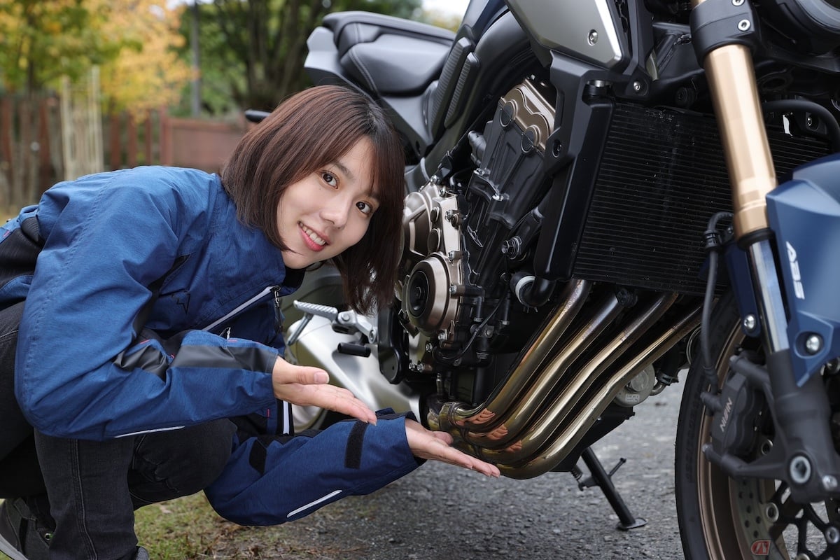 エキゾーストパイプの形状に目を奪われてしまう