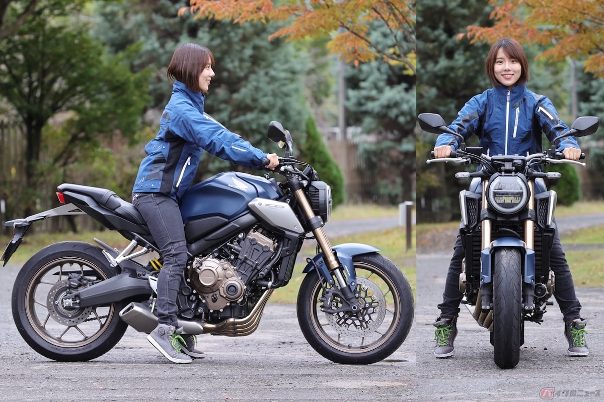 シート高は810mmで、私(=身長160cm)が跨ると両足の爪先で支えるようになります