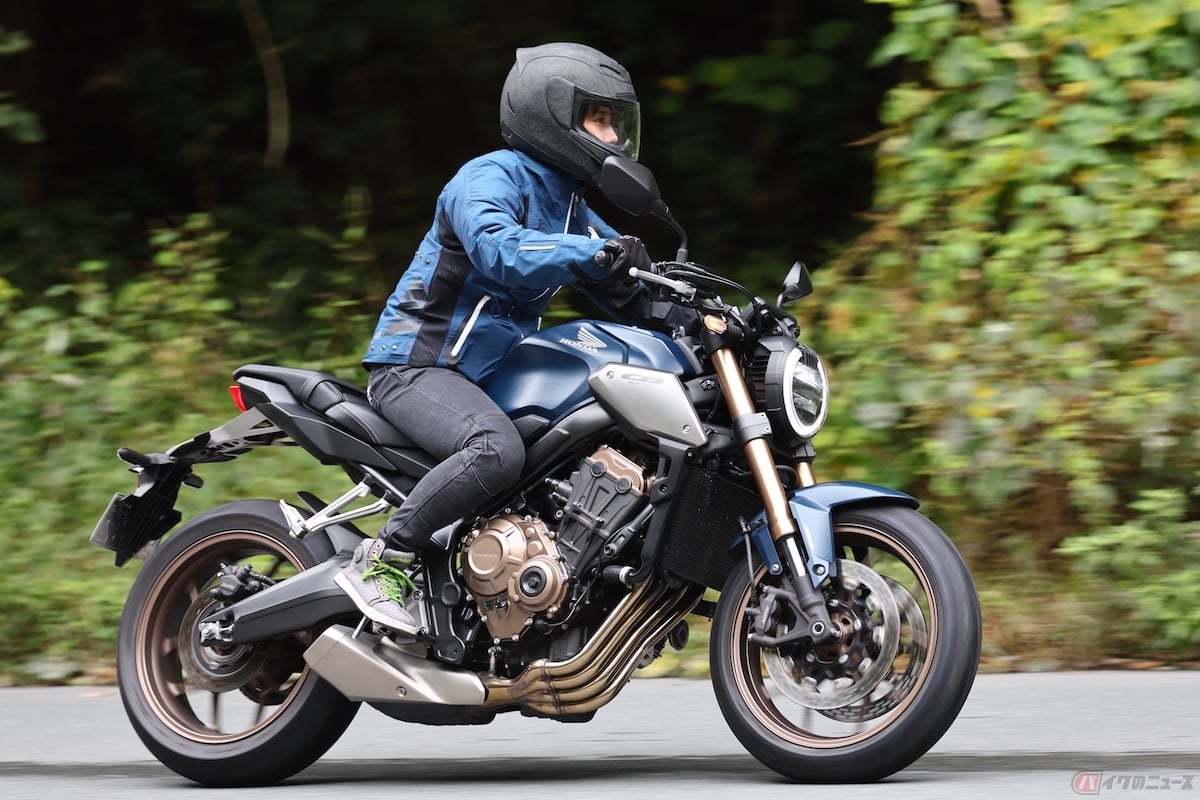 運転姿勢は、体が自然と無理ない体勢をキープできる