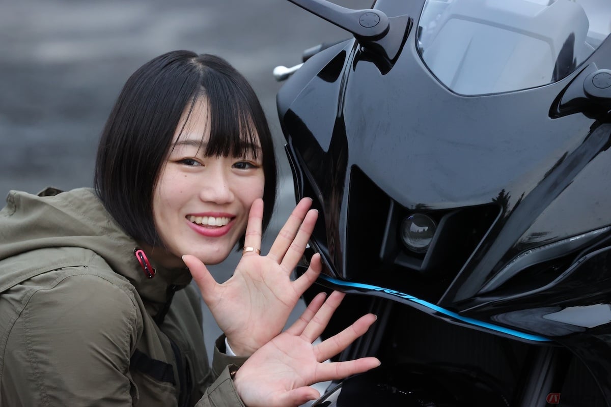 ヘッドライト下にもさりげなく「R7」を発見