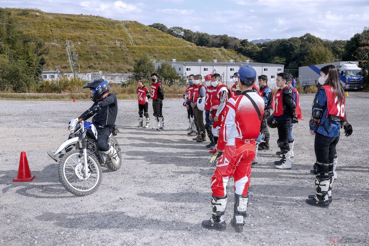 苦手なUターンについてレッスンを受けます。普段の運転にも役立ちそうです