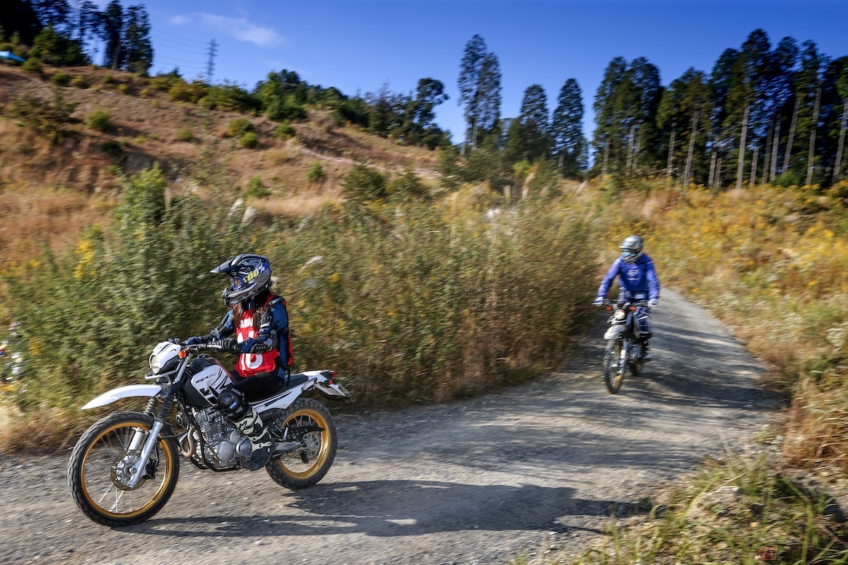 全長700mあるワイルドなMXコースですが、貸切なので先生の先導してくれるペースで安全に走れました