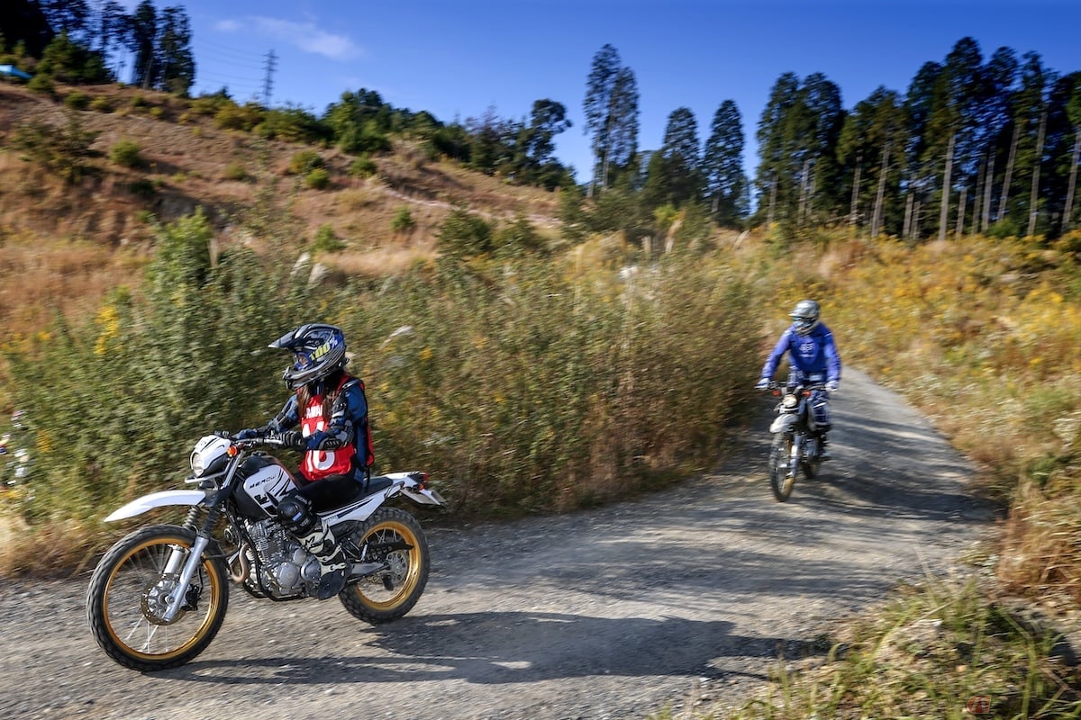 全長700mあるワイルドなMXコースですが、貸切なので先生の先導してくれるペースで安全に走れました