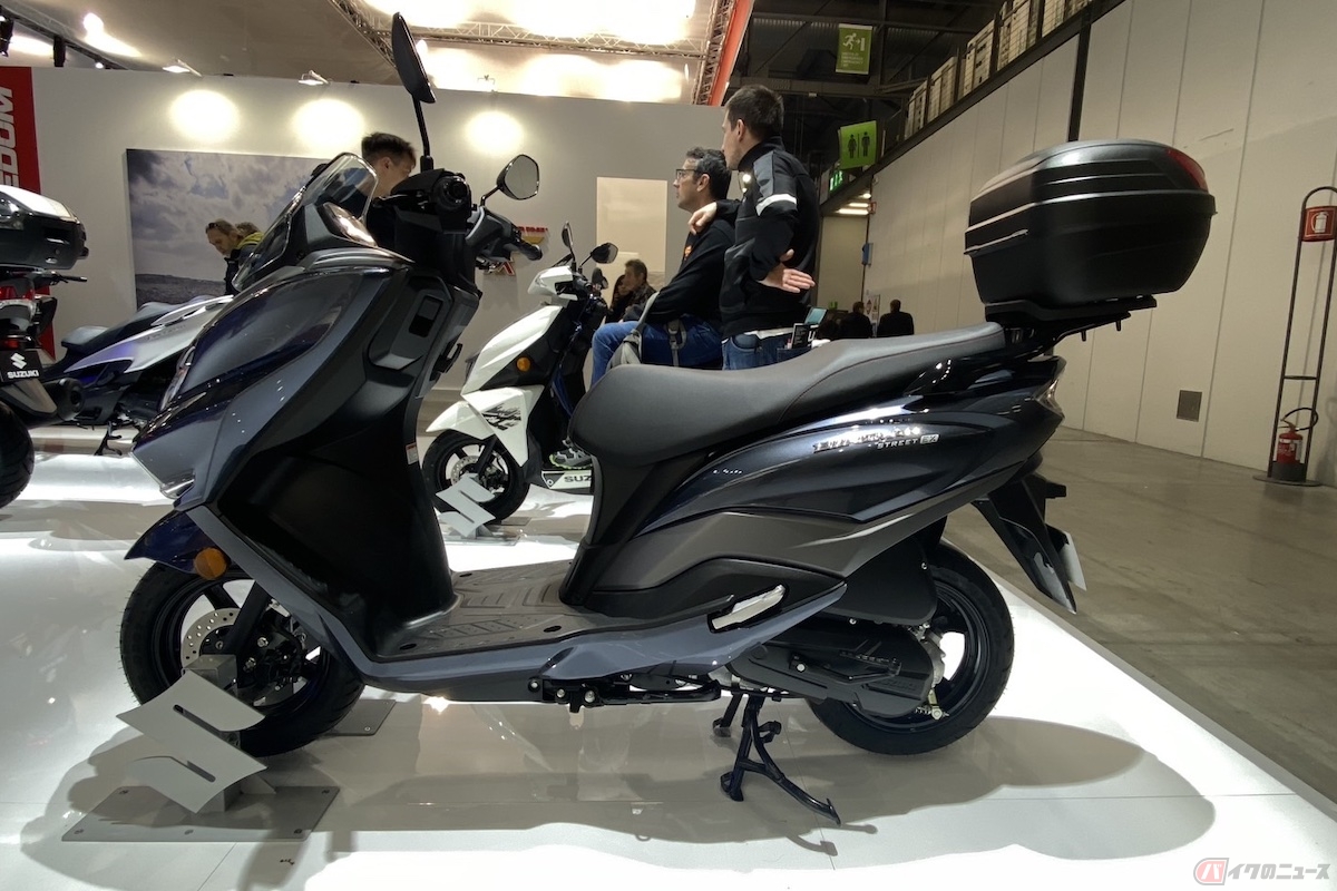 「バーグマンストリート125EX」には、大容量トップケースを装備