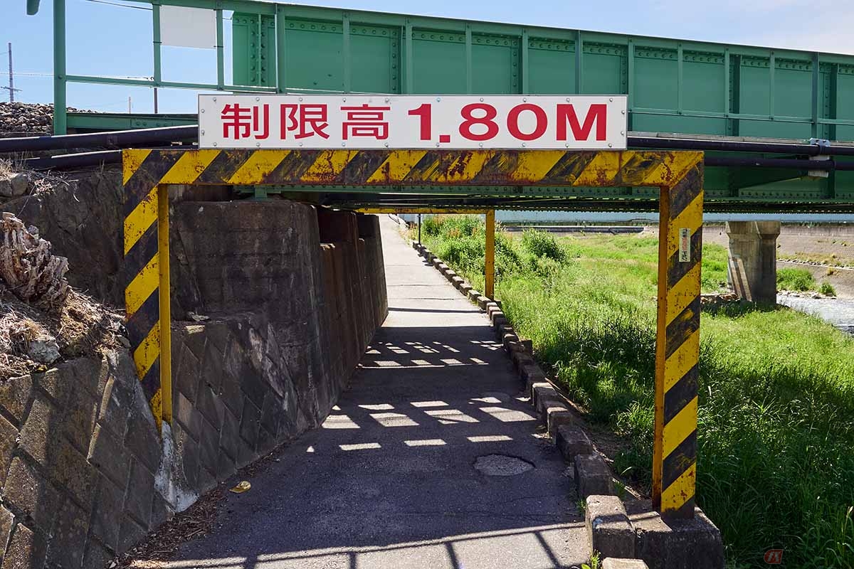 バイクの高さ制限は荷物の積載方法に要注意