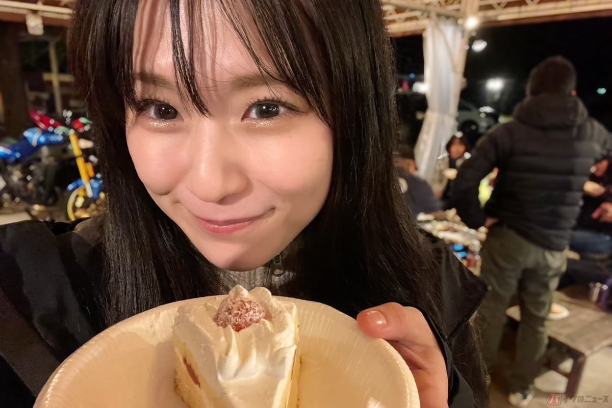 BBQ後には、サプライズでみんながケーキ