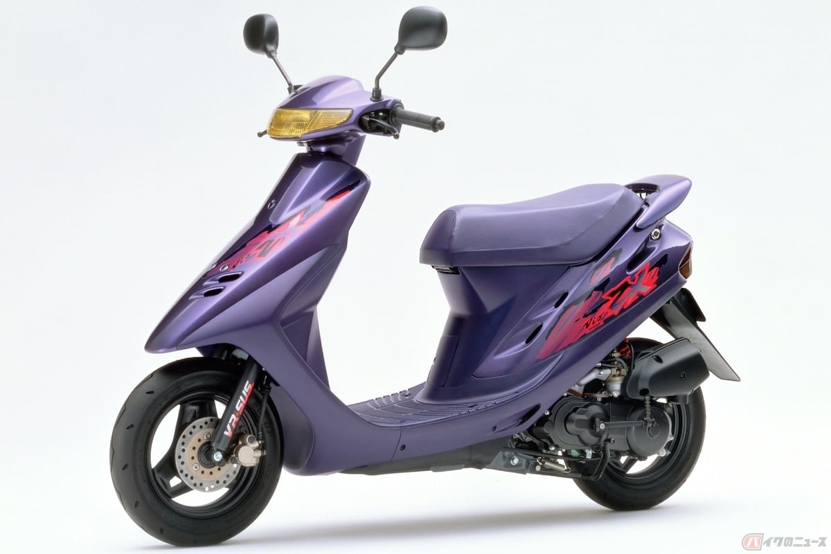 ハイマウントス・トップランプ付きのリアスポイラーを装備したホンダ「スーパーディオZX(1992)」