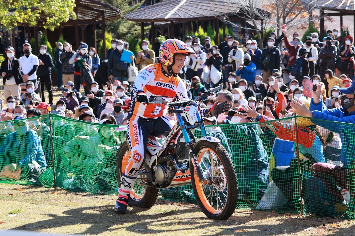 2021年にトライアル世界選手権参戦から引退した藤波貴久監督もこの日はライダーとして参加した