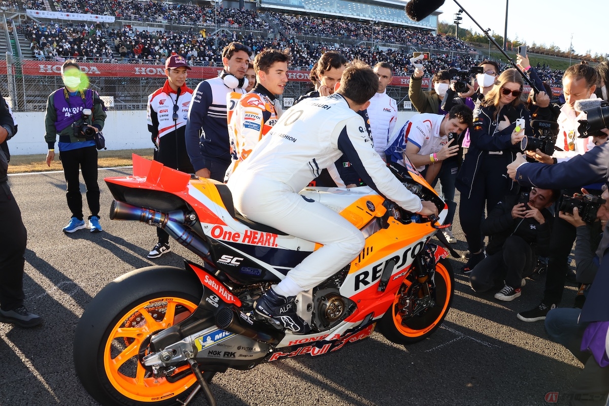 マルケス選手のMotoGPマシン『213V』に、ピエール・ガスリー選手やセルジオ・ペレス選手が跨るシーンも！