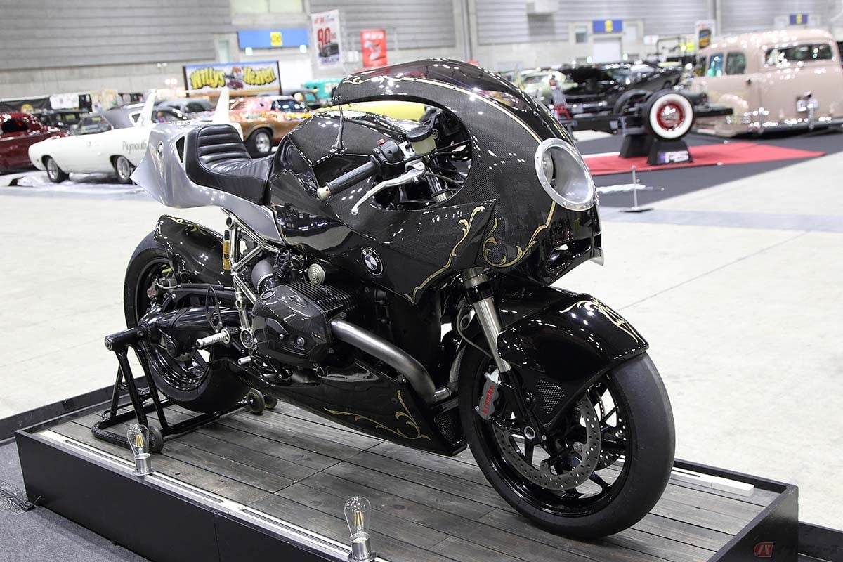 ベストモーターサイクル・ヨーロピアンとベスト・カフェレーサーのダブル受賞となったのは東京のチェリーズカンパニー。代表の黒須氏はハリウッド映画の『THE BATMAN』の劇中でキャットウーマンが走らせたマシンや現在、Amazonプライムで配信中の『仮面ライダー・ブラックサン』のバトルホッパーやロードセクターなどの製作も担当したトップビルダーです