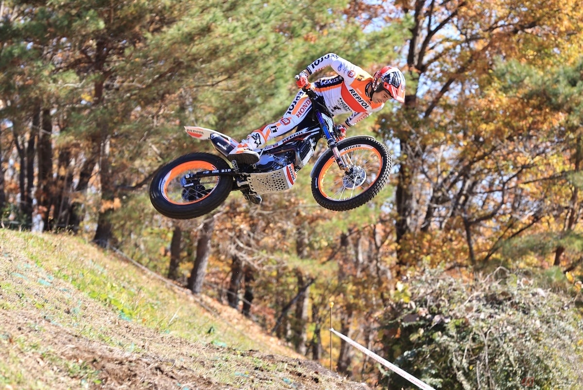 トライアルの絶対王者トニー・ボウ選手は、豪快なエアーを見せてくれました