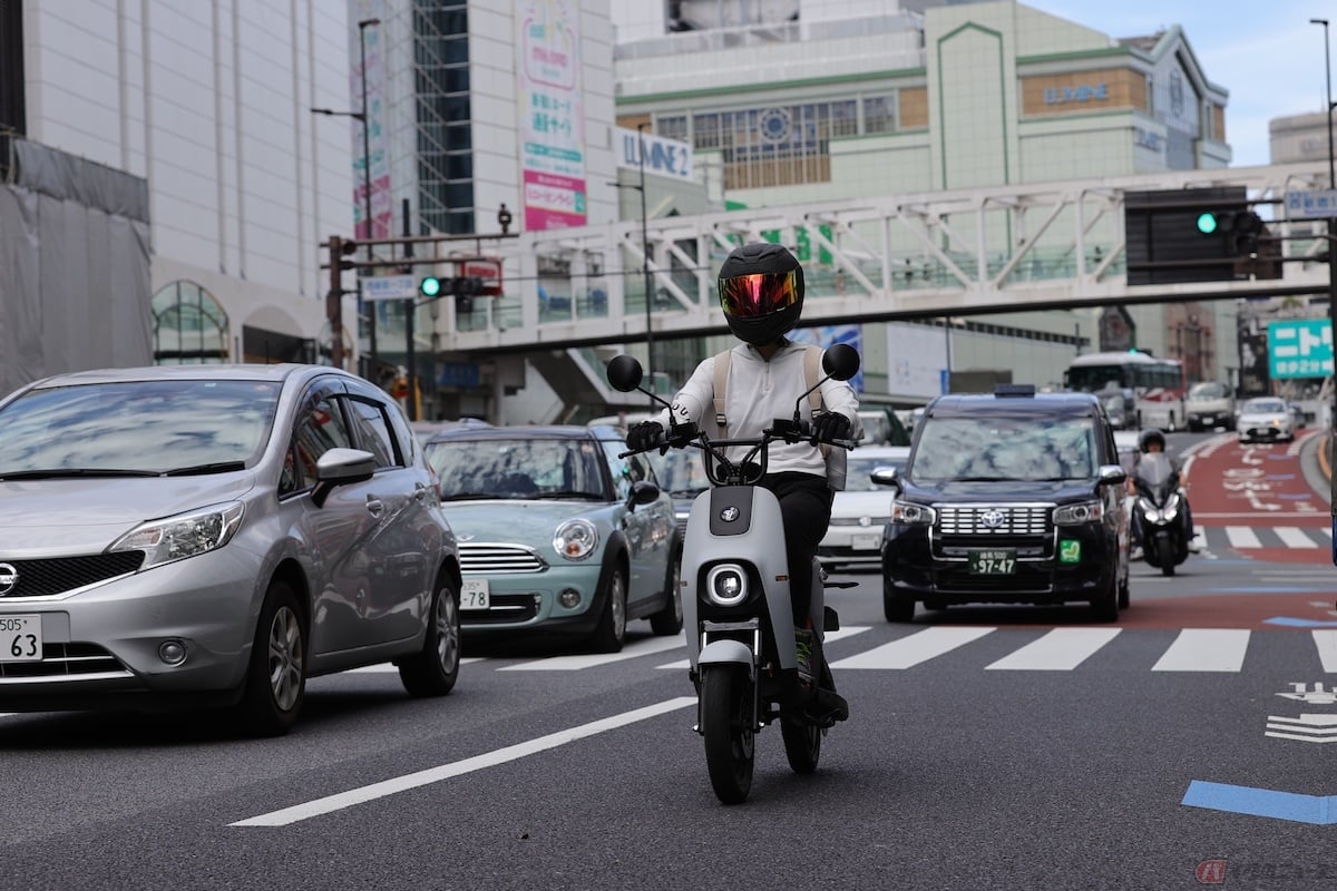 原付一種は片側二車線の道路では「第一通行帯」を通行します