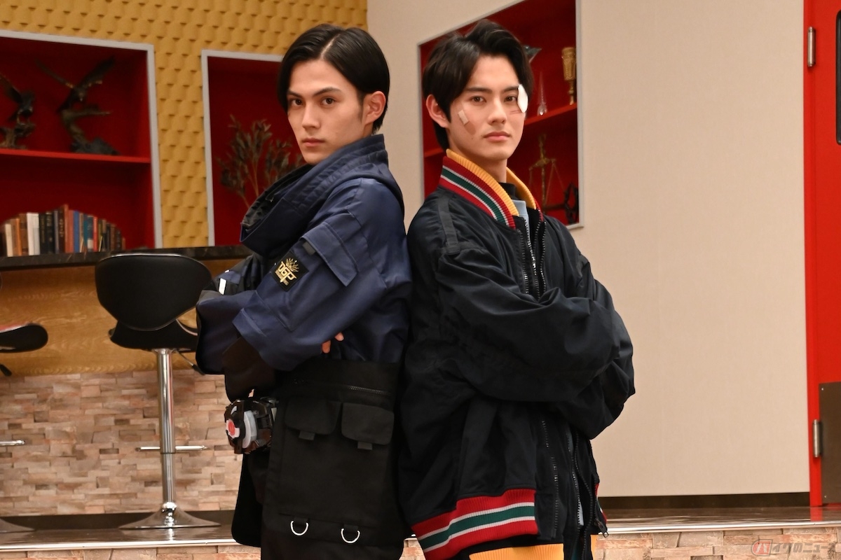 『仮面ライダーギーツ×リバイス MOVIEバトルロワイヤル』「ギーツ/リバイス」製作委員会 (c)石森プロ・テレビ朝日・ADK EM・東映